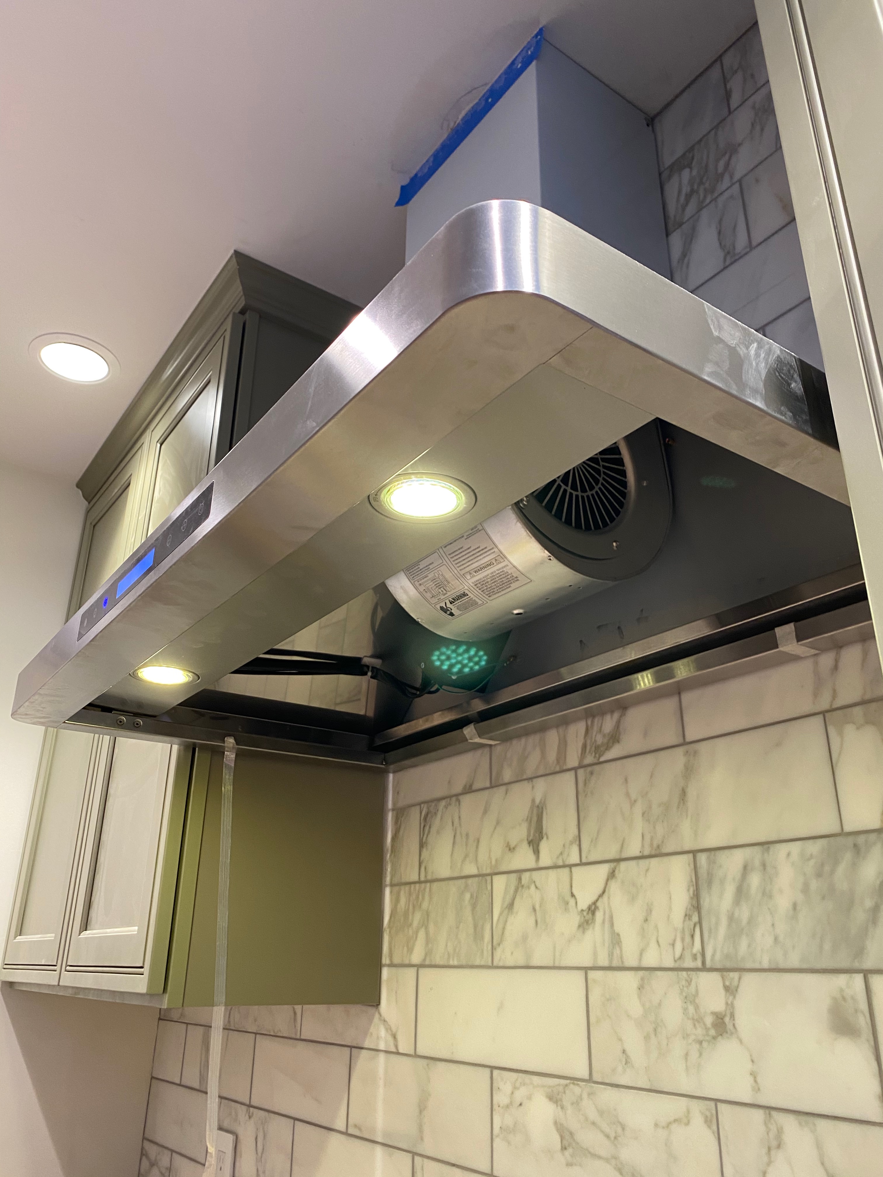 A Kitchen Must Have: Proline Range Hood