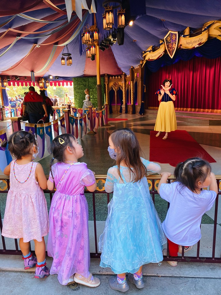 disneyland princess snow white